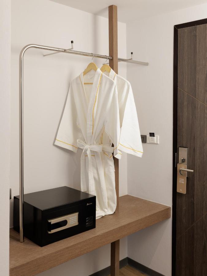 Pure Eleven Hotel Bangkok Makkasan Экстерьер фото
