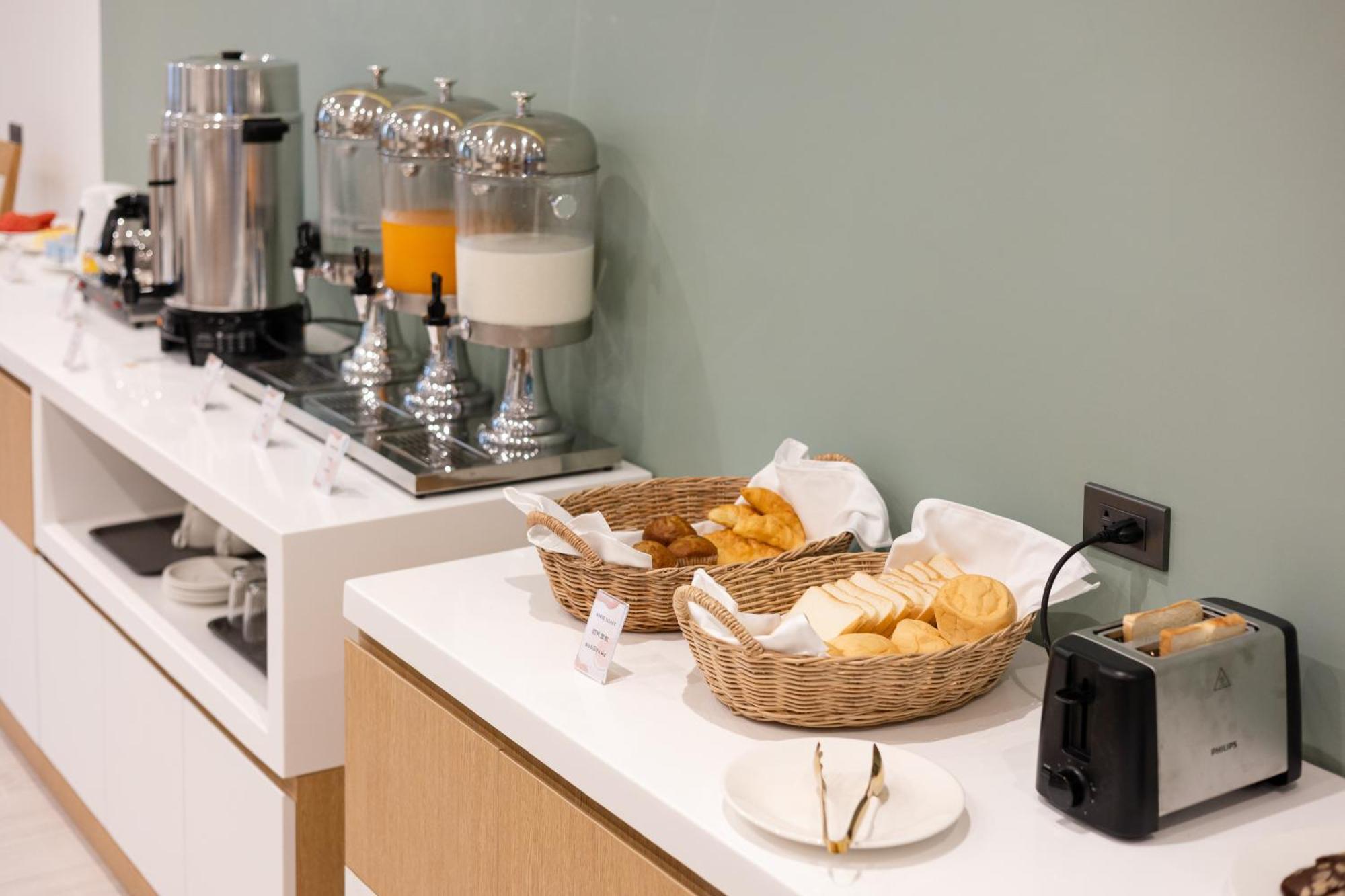 Pure Eleven Hotel Bangkok Makkasan Экстерьер фото