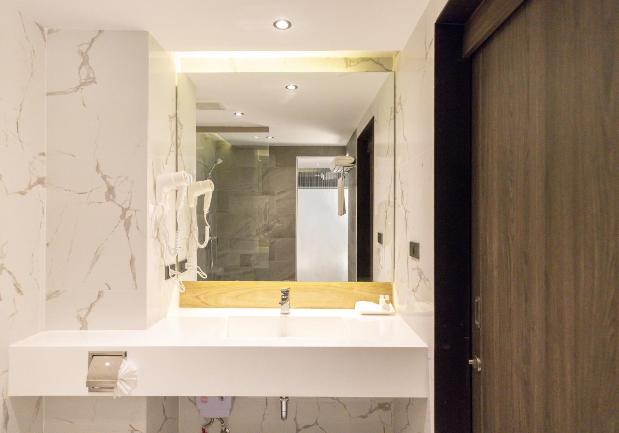 Pure Eleven Hotel Bangkok Makkasan Экстерьер фото